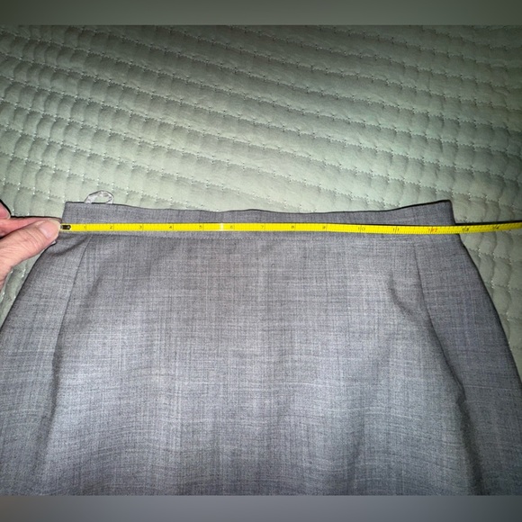 BURBERRY vintage Gray Women's pencil Skirt. Made in Italy!  Size I 40/US 4 VGUC - Picture 6 of 13